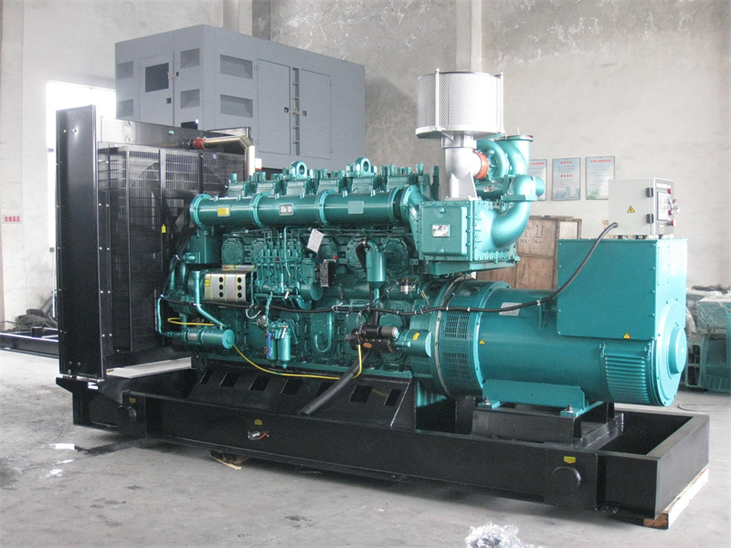 绥德200KW 柴油发电机的油耗是多少？