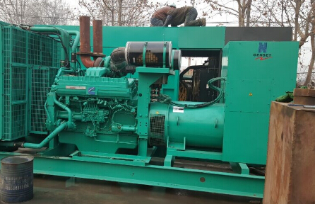 绥德发电机组如何判断水冷式机油散热器内部是否需要清洗？